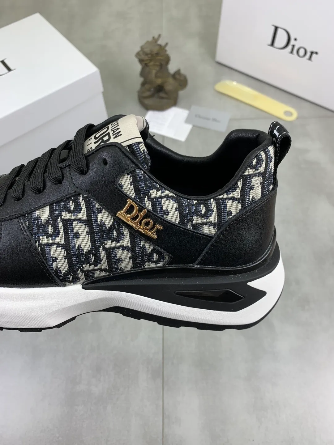 Men's Men's Shoes💰P440💰[New Style]🆘[Dior] Dior original lace-up low-top men's shoes Classic casual shoes 🔥This model is the official classic model with high quality and made by famous original designers. It is made of high-quality cowhide with original materials➕Comfortable and breathable mesh lining➕Pigskin insole. The perfect last shape and generous and fashionable design have attracted many consumers. Suitable for drivers to drive🚗What you want is the highest quality in the market. Color: 2️⃣Code number: 38--44